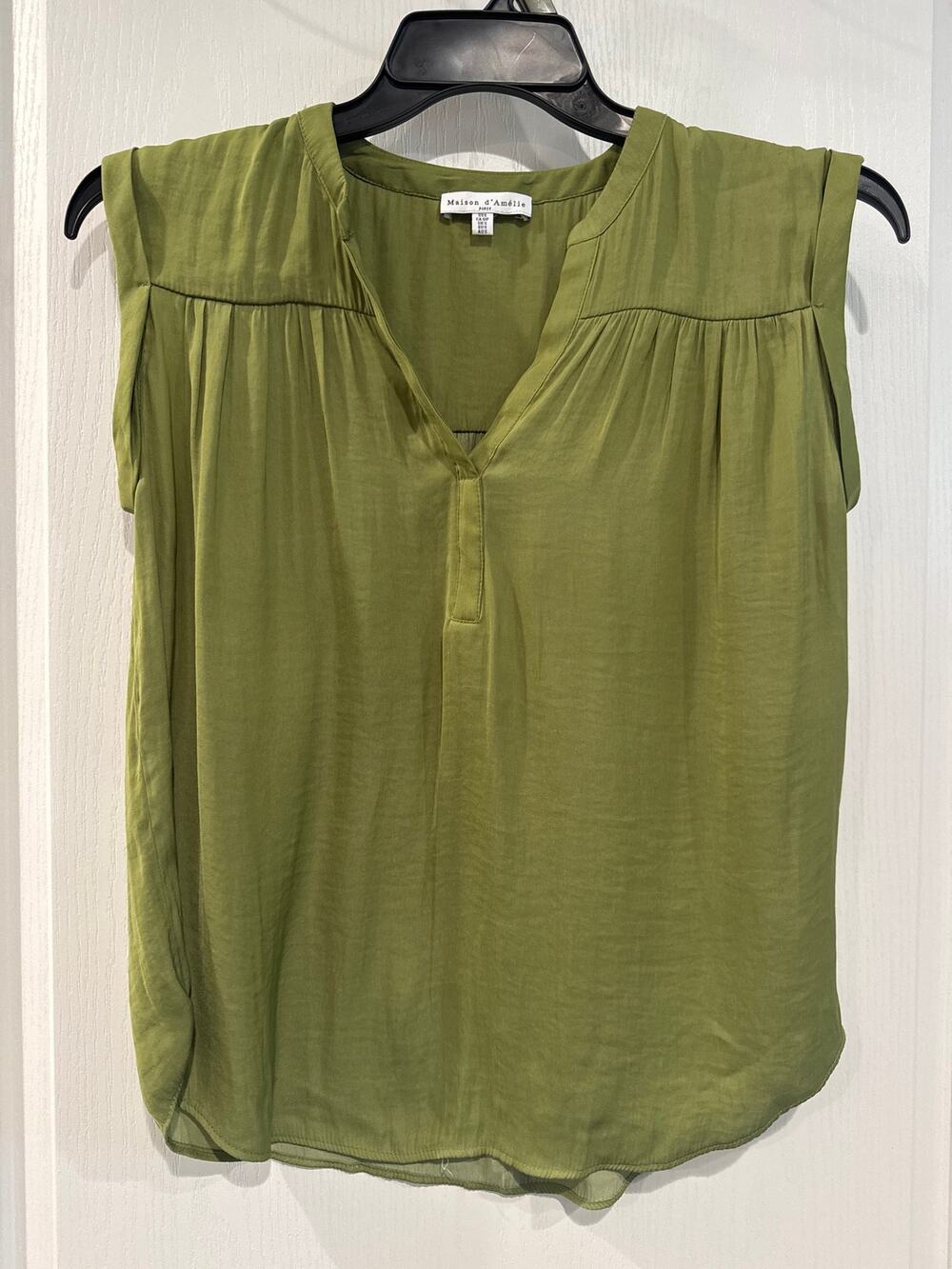 Maison d’Amélie Olive Green Sleeveless V Neck Blouse Small